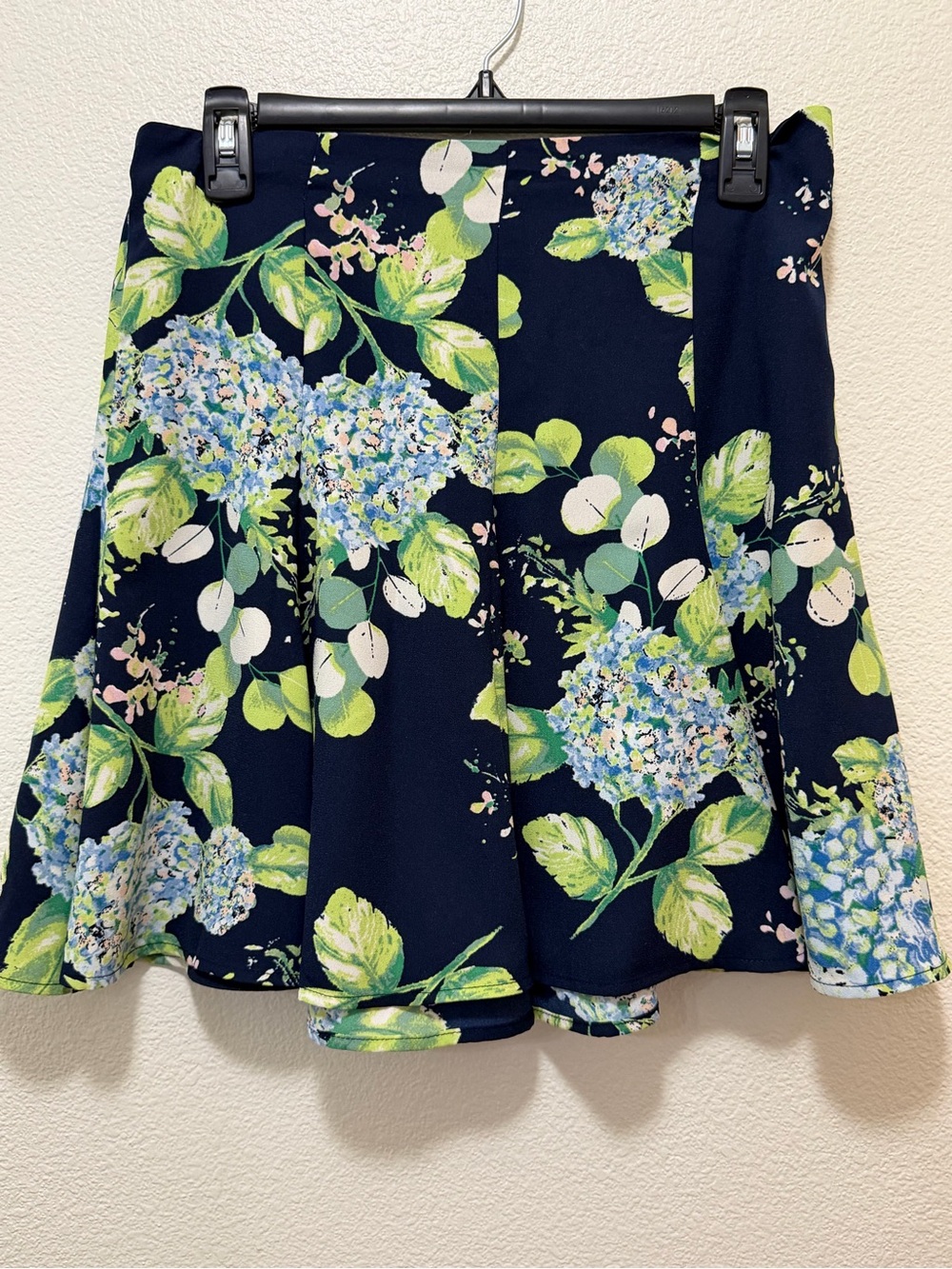 Lauren Conrad navy and green floral mini skirt, size medium